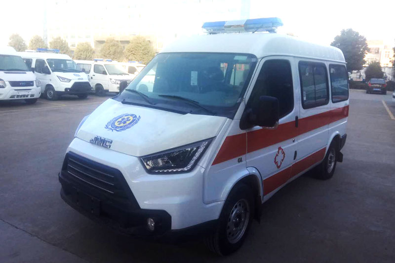 特順短軸柴油救護(hù)車